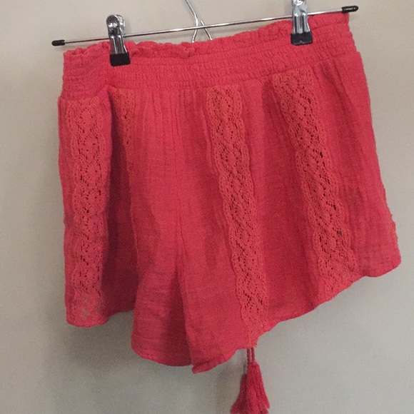 American Eagle Tassle Coral Summer Shorts - Picture 2 of 4